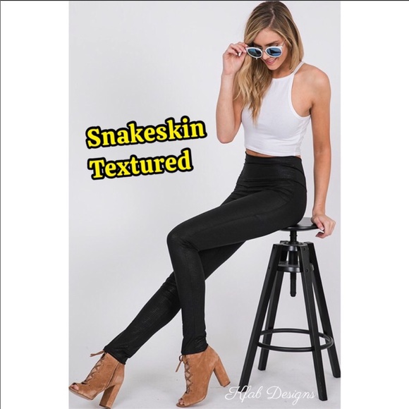 ❤️ LAST! High Waist Textured Snakeskin PU Leggings! - Picture 2 of 8